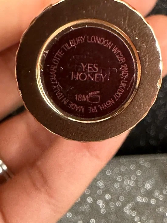 Charlotte Tilbury K.I.S.S.I.N.G Lipstick in Yes Honey - Picture 3 of 4